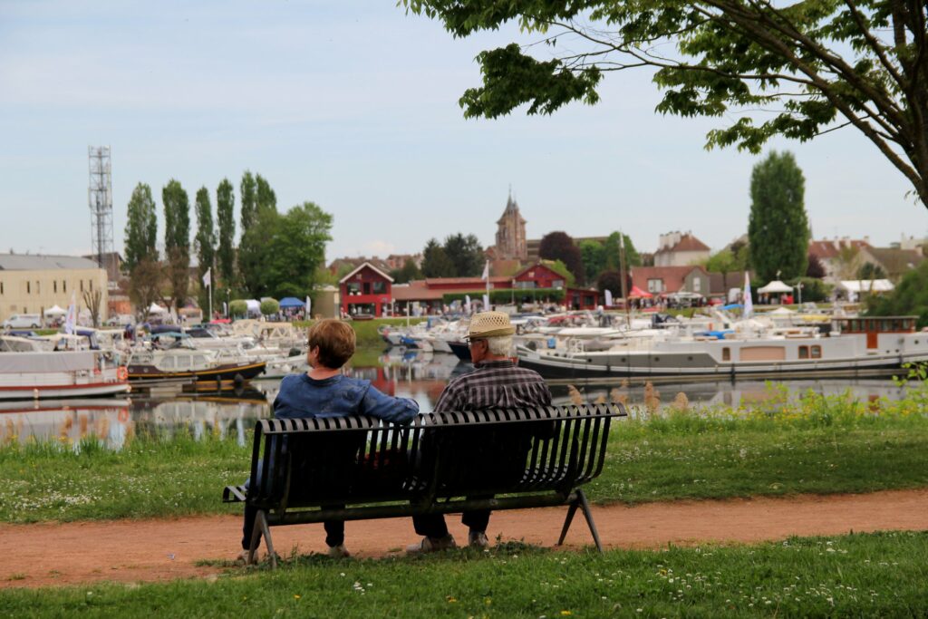 Port fluvial de Saint-Jean-de-Losne en Bourgogne