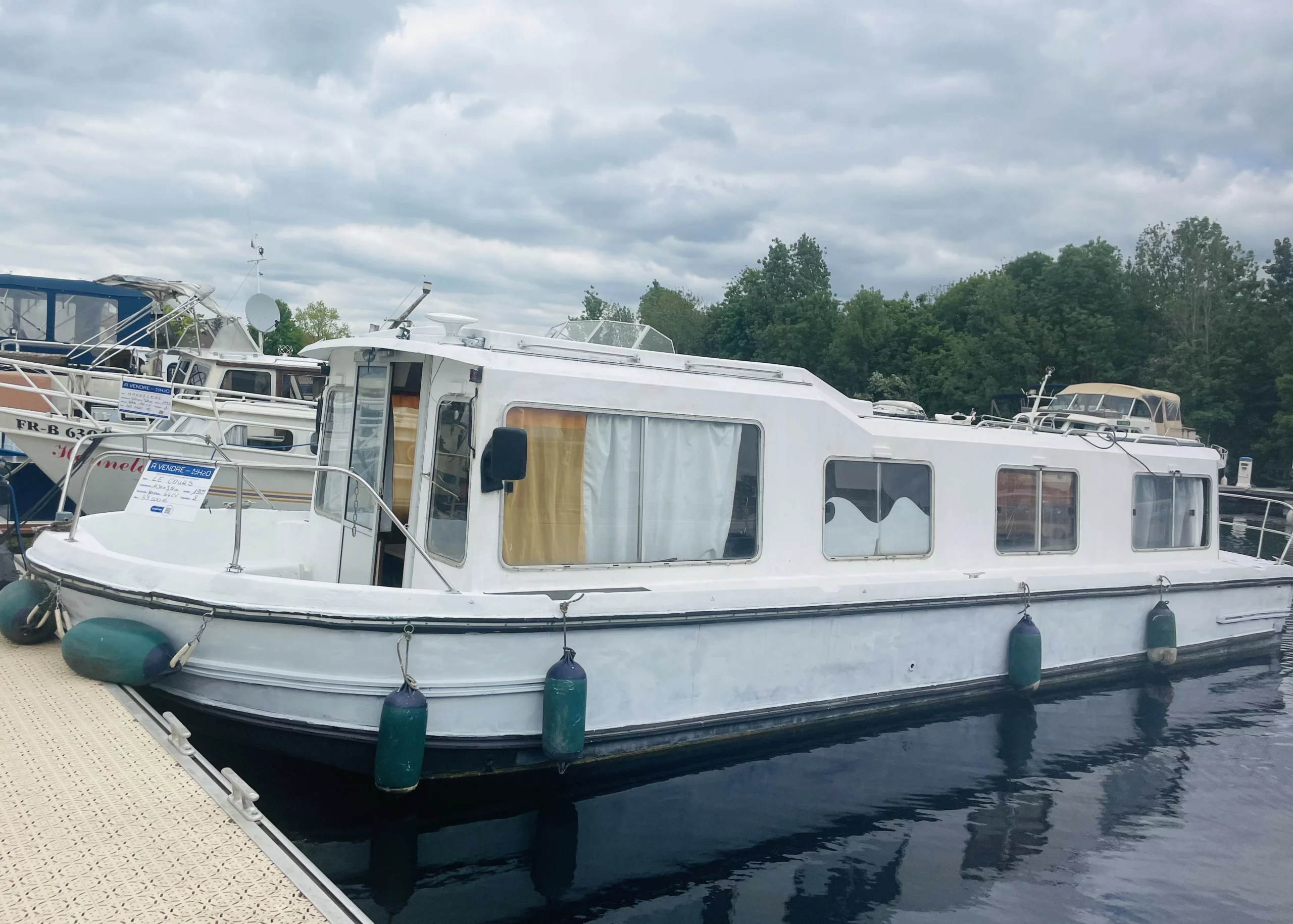 VEDETTE EAU CLAIRE 1130 “LE COURS”