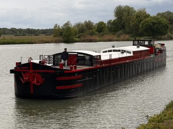 Vue d'ensemble de la péniche de 39m