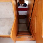 Vedette hollandaise Vrijon Contessa 4.0 Second Pearl (2000) – descente vers la cabine avant