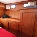 Vedette hollandaise Vrijon Contessa 4.0 Second Pearl (2000) – rangements et penderie de la cabine