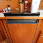 Vedette hollandaise Vrijon Contessa 4.0 Second Pearl (2000) – plaque de cuisson et réfrigérateur