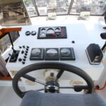 Vedette hollandaise Vrijon Contessa 4.0 Second Pearl (2000) – poste de pilotage intérieur