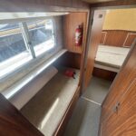 Pénichette Locaboat 935 Kerplouf (1986) – couchette simple et accès à la cabine avant