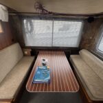 Pénichette Locaboat 935 Kerplouf (1986) – carré avec table et banquettes convertibles