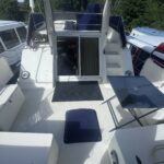 Vedette Fairline 36 Stella (1989) – cockpit arrière avec table et accès au salon