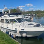 Vedette Fairline 36 Stella (1989) – vue extérieure avant tribord à quai
