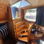 Vedette hollandaise Pedro 30 Hiva Oa (1991) – escalier intérieur et accès cabine