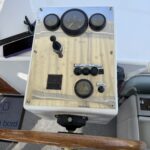 Vedette hollandaise Smelne 1140 Dreamflower (1985) – console de pilotage extérieure sur le pont