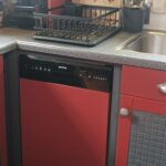 Péniche Hagenaar 18 m ANNA (1911) – cuisine avec lave-vaisselle et évier
