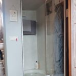 Péniche Hagenaar 18 m ANNA (1911) – salle d'eau avec cabine de douche