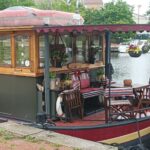 Péniche Hagenaar 18 m ANNA (1911) – terrasse arrière couverte et timonerie vues du quai