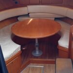 Vedette hollandaise Linssen 372 SX LE VOGUE (1992) – carré avant avec dinette en U