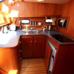 Vedette hollandaise Noblesse 38 ANATOLE (1998) – cuisine en L avec évier et plaque