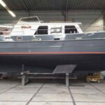 Kotter hollandais Bronsveen 1480 Petit Michou (2002) – coque hors d'eau sous hangar