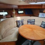 Vedette hollandaise Aquanaut 11 m Aldebaran (1994) – dinette avant convertible en couchage