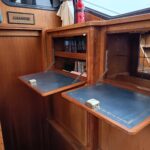 Vedette hollandaise Linssen 372 SX LE VOGUE (1992) – rangements et secrétaire en boiseries vernies