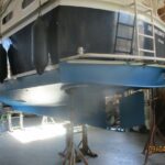 Vedette hollandaise Smelne 1140 Dreamflower (1985) – carène et coque acier au sec sous hangar