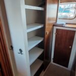 Vedette hollandaise Helena Cruiser (1980) – penderie avec étagères