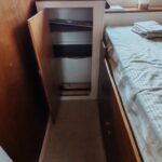 Vedette hollandaise Helena Cruiser (1980) – meuble de rangement près du lit