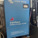 Tjalk hollandais Osseo (1890) – chargeur de batteries Victron Centaur