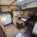 Tjalk hollandais Osseo (1890) – cabine en cours de rénovation avec radiateur
