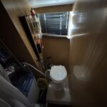 Vedette fluviale Connoisseur 1135 Ingrine (1986) – salle d'eau avec WC