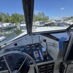 Vedette fluviale Connoisseur 1135 Ingrine (1986) – timonerie et vue sur le port