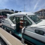 Vedette fluviale Nicols 1100 Lodève (1998) – vue latérale au ponton, porte du carré