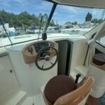 Vedette fluviale Nicols 1100 Lodève (1998) – poste de pilotage intérieur, volant et instruments