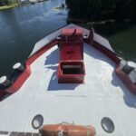 Péniche Luxe-Motor Dulcinea (1929) – pont avant et proue avec guindeau et bittes d'amarrage
