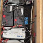 Vedette hollandaise Vetus 1200 Damier (1992) – parc de batteries de service et moteur