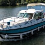 Vedette fluviale Nicols 1100 Lodève (1998) – vue aérienne en navigation