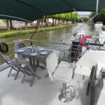 Terrasse supérieure couverte — coin repas sous taud de soleil