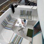 Terrasse supérieure — bains de soleil et espace détente