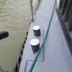 Péniche Luxe-Motor 14,50 m (1928) – passavant du pont avec bollards d'amarrage
