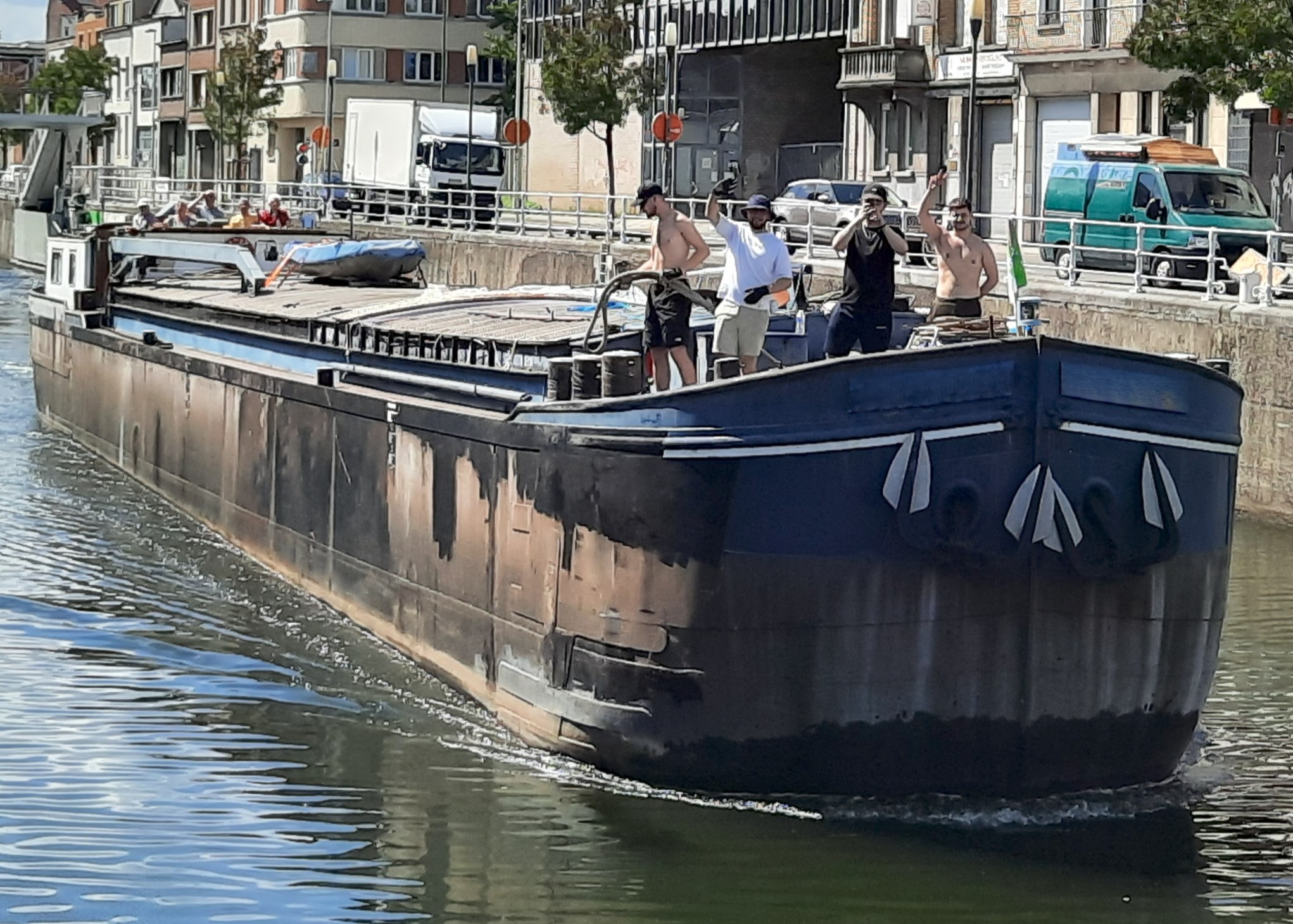 Chantier Naval de Thuin Péniche 39,10 m — vue extérieure tribord