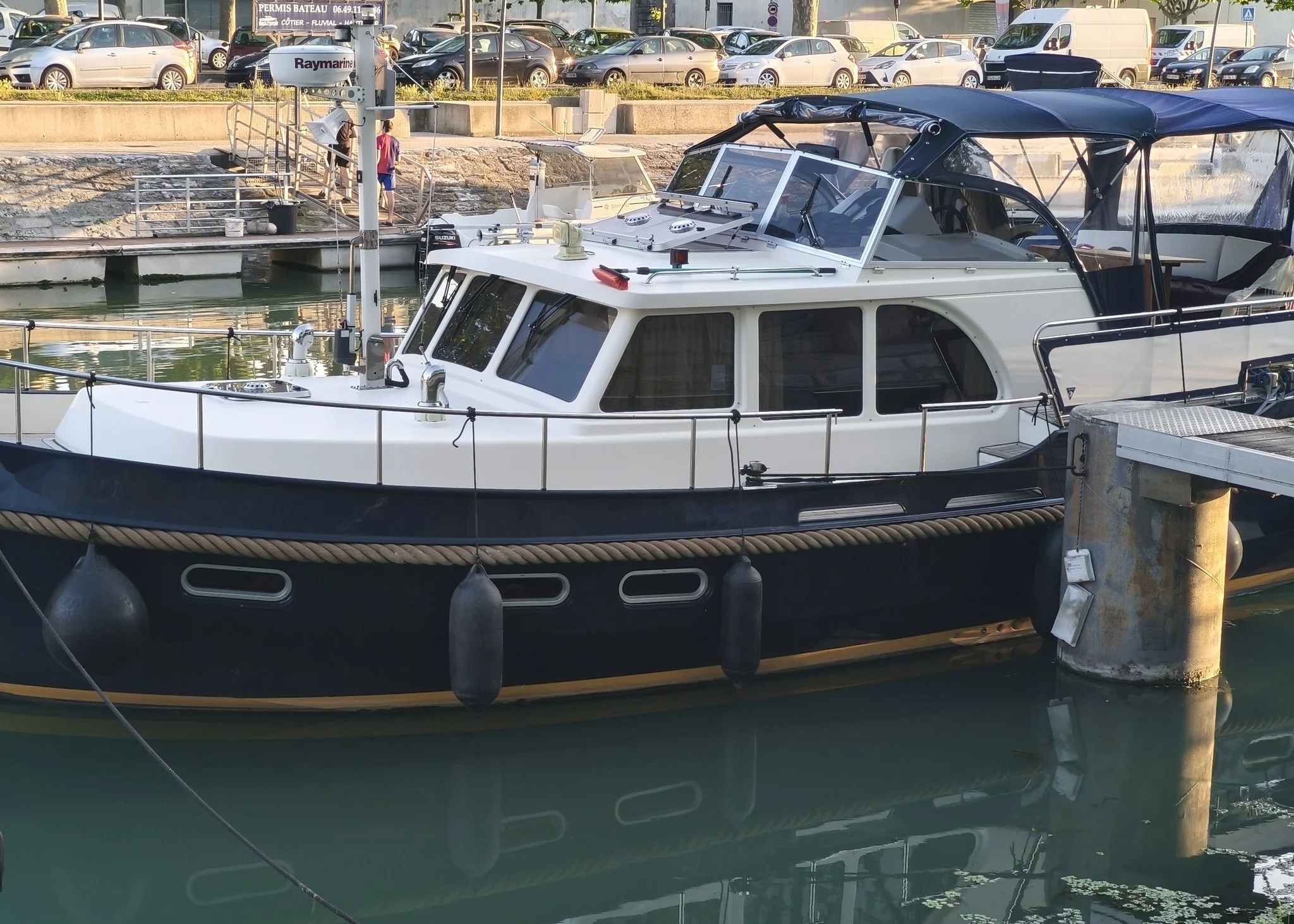 Boarncruiser 41 Classic Line – Vue trois-quarts au ponton