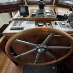 Luxemotor 25 m - Poste de pilotage