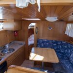 Vedette hollandaise 12,50 m – Cuisine et dinette