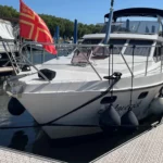 Vri-Jon Contessa 40 Maverick – Vue trois-quarts avant au ponton
