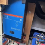 Vri-Jon Contessa 40 Maverick – Chargeur-convertisseur Victron
